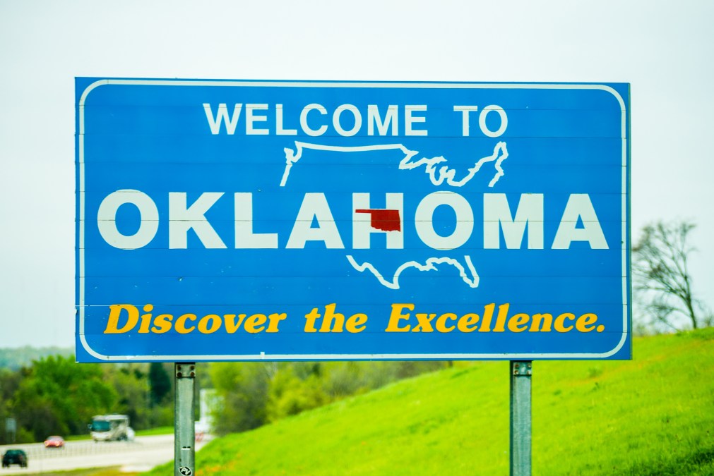 welcome to oklahoma highway state sign