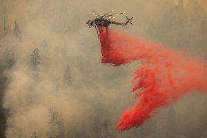 helicopter drops fire retardant
