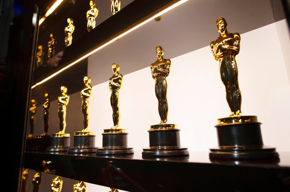Oscars statuettes