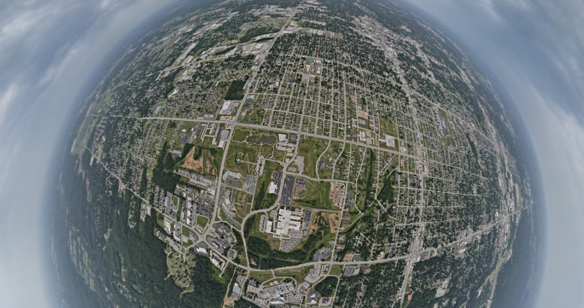 Map of urban area with curvature.